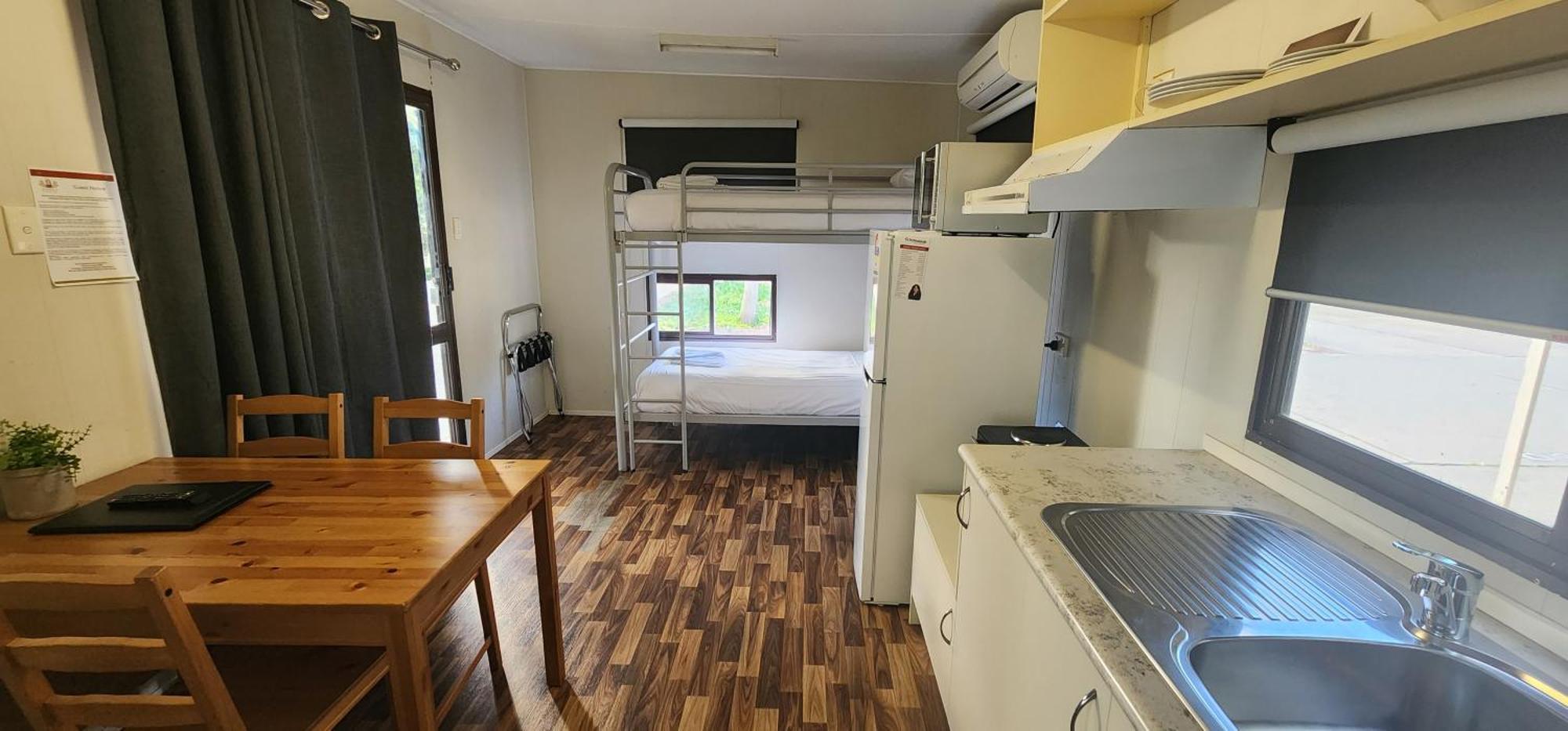 Banksia Tourist Park Hotel Perth Exterior photo