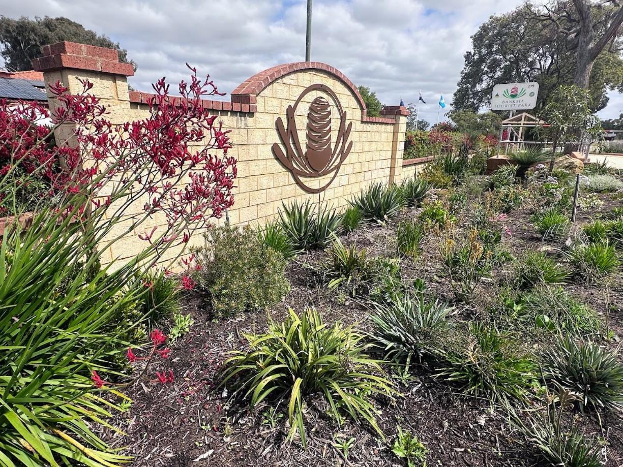 Banksia Tourist Park Hotel Perth Exterior photo